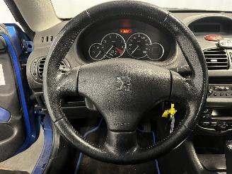 Peugeot 206 206 CC (2D) Cabrio 1.6 16V (TU5JP4(NFU)) [80kW]  (09-2000/12-2007) picture 11