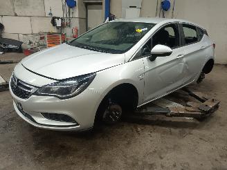 Démontage voiture Opel Astra Astra K Hatchback 5-drs 1.6 CDTI 110 16V (B16DTE(Euro 6)) [81kW]  (06-=
2015/12-2022) 2019