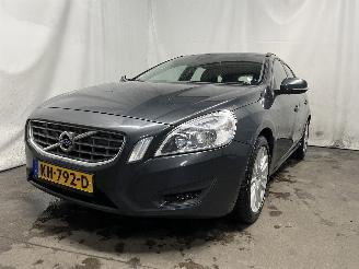 Avarii autoturisme Volvo V-60 V60 I (FW/GW) Combi 1.6 DRIVe (D4162T) [84kW]  (02-2011/12-2015) 2011/11