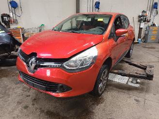 Dezmembrări autoturisme Renault Clio Clio IV (5R) Hatchback 5-drs 0.9 Energy TCE 90 12V (H4B-400(H4B-A4)) [=
66kW]  (11-2012/08-2021) 2013/9