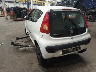Peugeot 107 107 Hatchback 1.0 12V (384F(1KR)) [50kW]  (06-2005/05-2014) picture 4