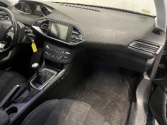 Peugeot 308 308 (L3/L8/LB/LH/LP) Hatchback 5-drs 1.6 BlueHDi 120 (DV6FC(BHZ)) [88k=
W]  (11-2013/06-2021) picture 11