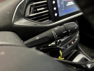 Peugeot 308 308 (L3/L8/LB/LH/LP) Hatchback 5-drs 1.6 BlueHDi 120 (DV6FC(BHZ)) [88k=
W]  (11-2013/06-2021) picture 18