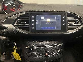Peugeot 308 308 (L3/L8/LB/LH/LP) Hatchback 5-drs 1.6 BlueHDi 120 (DV6FC(BHZ)) [88k=
W]  (11-2013/06-2021) picture 16
