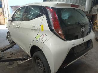 Toyota Aygo Aygo (B40) Hatchback 1.0 12V VVT-i (1KR-FE) [51kW]  (05-2014/06-2018) picture 4