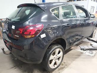Opel Astra Astra J (PC6/PD6/PE6/PF6) Hatchback 5-drs 1.4 Turbo 16V (A14NEL(Euro 5=
)) [88kW]  (10-2010/10-2015) picture 3