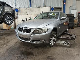 Vrakbiler auto BMW 3-serie 3 serie (E90) Sedan 318i 16V (N43-B20A) [105kW]  (09-2007/10-2011) 2011/8