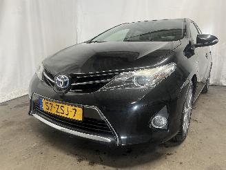 krockskadad bil auto Toyota Auris Auris (E18) Hatchback 5-drs 1.8 16V Hybrid (2ZRFXE) [100kW]  (10-2012/=
03-2019) 2013/1