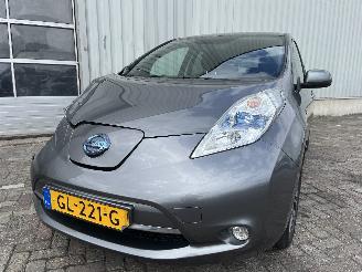 krockskadad bil auto Nissan Leaf Leaf (ZE0) Hatchback Leaf (EM61) [80kW]  (11-2010/12-2017) 2015/6