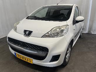 damaged passenger cars Peugeot 107 107 Hatchback 1.0 12V (384F(1KR)) [50kW]  (06-2005/05-2014) 2011/7
