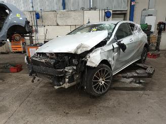 Salvage car Mercedes A-klasse A (W176) Hatchback 1.6 A-180 16V (M270.910) [90kW]  (09-2012/05-2018) 2012/10