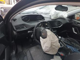 Peugeot 308 308 (L3/L8/LB/LH/LP) Hatchback 5-drs 1.2 12V e-THP PureTech 110 (EB2AD=
T(HNP)) [81kW]  (11-2013/06-2021) picture 5