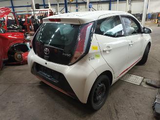 Toyota Aygo Aygo (B40) Hatchback 1.0 12V VVT-i (1KR-FE) [51kW]  (05-2014/06-2018) picture 3