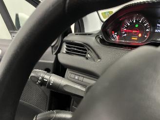 Peugeot 208 208 I (CA/CC/CK/CL) Hatchback 1.0 Vti 12V PureTech (EB0(ZMZ)) [50kW]  =
(03-2012/12-2019) picture 16