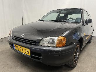 Damaged car Toyota Yaris Yaris (P1) Hatchback 1.3 16V VVT-i (2SZFE) [63kW]  (08-1999/11-2005) 2002/8