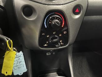 Peugeot 108 108 Hatchback 1.0 12V (1KRFE(CFB)) [51kW]  (05-2014/...) picture 18