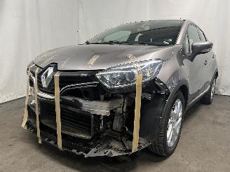 Vaurioauto  passenger cars Renault Captur Captur I (2R) SUV 1.2 TCE 16V EDC (H5F-403(H5F-D4)) [88kW]  (06-2013/.=
=2E.) 2014/6
