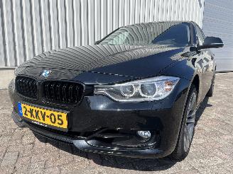 Vaurioauto  passenger cars BMW 3-serie 3 serie Touring (F31) Combi 320i 2.0 16V (N20-B20B) [135kW]  (11-2012/=
06-2015) 2013/6