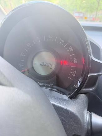 Peugeot 108 108 Hatchback 1.0 12V (1KRFE(CFB)) [51kW]  (05-2014/...) picture 2