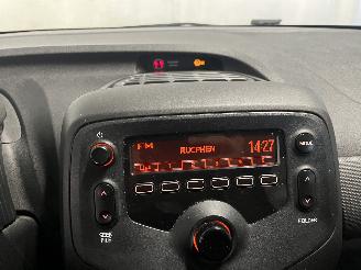 Peugeot 108 108 Hatchback 1.0 12V (1KRFE(CFB)) [51kW]  (05-2014/...) picture 21