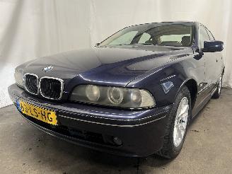 Unfallwagen BMW 5-serie 5 serie (E39) Sedan 520i 24V (M54-B22(226S1)) [125kW]  (09-2000/06-200=
3) 2003/4