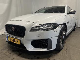 uszkodzony samochody osobowe Jaguar XF XF Sportbrake Combi 2.0 P300 Turbo 16V AWD (PT204(AJ20P4)) [221kW]  (0=
8-2018/...) 2018/10