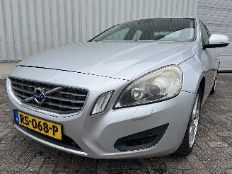 Vaurioauto  passenger cars Volvo S-60 S60 II (FS) Sedan 2.0 D3 20V (D5204T2) [120kW]  (04-2010/12-2014) 2010/12