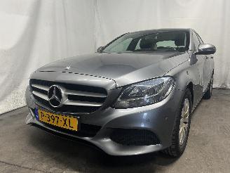 Damaged car Mercedes C-klasse C (W205) Sedan C-180 1.6 CDI BlueTEC, C-180 d 16V (OM626.951(R9M)) [85=
kW]  (05-2014/05-2018) 2017/1
