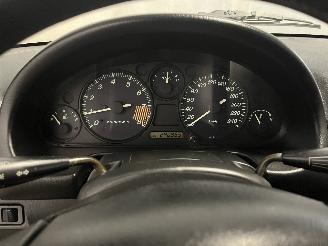 Mazda MX-5 MX-5 (NB18/35/8C) Cabrio 1.6i 16V (B6MC(Euro 2)) [81kW]  (05-1998/10-2=
005) picture 18
