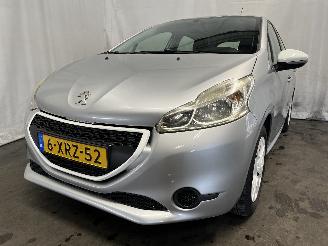Voiture accidenté Peugeot 208 208 I (CA/CC/CK/CL) Hatchback 1.0 Vti 12V PureTech (EB0(ZMZ)) [50kW]  =
(03-2012/12-2019) 2014/10