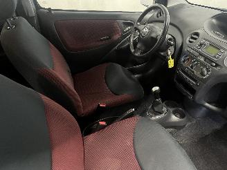 Toyota Yaris Yaris (P1) Hatchback 1.3 16V VVT-i (2SZFE) [64kW]  (04-2002/09-2005) picture 13