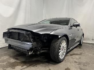 krockskadad bil auto Jaguar XE XE Sedan 2.0 D E-Performance 16V (204DTD(AJ20D4)) [120kW]  (03-2015/..=
=2E) 2015/6