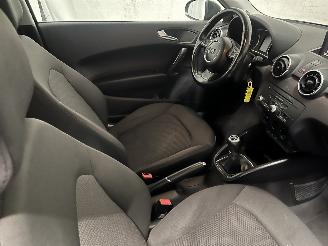 Audi A1 A1 (8X1/8XK) Hatchback 3-drs 1.2 TFSI (CBZA) [63kW]  (05-2010/04-2015)= picture 9