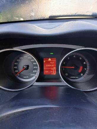 Mitsubishi Outlander Outlander (CW) SUV 2.4 16V Mivec 4x2 (4B12) [125kW]  (11-2006/11-2012)= picture 2