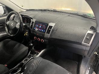 Mitsubishi Outlander Outlander (CW) SUV 2.4 16V Mivec 4x2 (4B12) [125kW]  (11-2006/11-2012)= picture 14