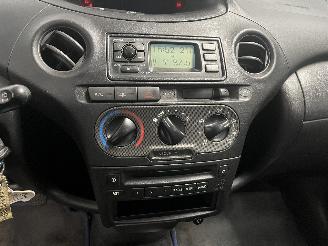 Toyota Yaris Yaris (P1) Hatchback 1.3 16V VVT-i (2SZFE) [64kW]  (04-2002/09-2005) picture 19