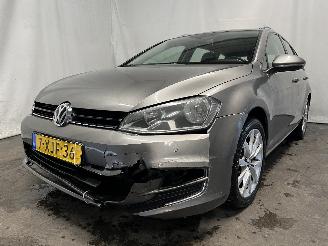 Vaurioauto  passenger cars Volkswagen Golf Golf VII Variant (AUVV) Combi 1.2 TSI BlueMotion 16V (CJZA) [77kW]  (0=
4-2013/12-2020) 2014/8