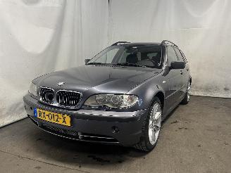 Damaged car BMW 3-serie 3 serie Touring (E46/3) Combi 330xi 24V (M54-B30(306S3)) [170kW]  (06-=
2000/09-2005) 2001/11