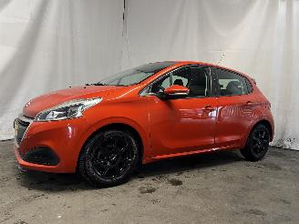 Voiture accidenté Peugeot 208 208 I (CA/CC/CK/CL) Hatchback 1.2 Vti 12V PureTech 82 (EB2F(HMZ)) [60k=
W]  (03-2012/12-2019) 2015/10