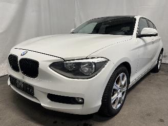 Schadeauto BMW 1-serie 1 serie (F20) Hatchback 5-drs 114i 1.6 16V (N13-B16A) [75kW]  (07-2012=
/02-2015) 2012/9