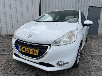 Schadeauto Peugeot 208 208 I (CA/CC/CK/CL) Hatchback 1.2 Vti 12V PureTech 82 (EB2F(HMZ)) [60k=
W]  (03-2012/12-2019) 2013/4