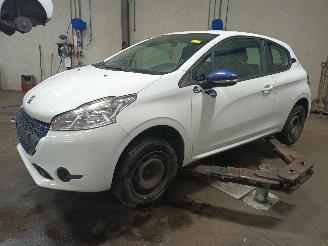 Vrakbiler auto Peugeot 208 208 I (CA/CC/CK/CL) Hatchback 1.0 Vti 12V PureTech (EB0(ZMZ)) [50kW]  =
(03-2012/12-2019) 2014/9