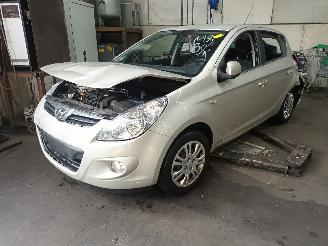 rozbiórka samochody osobowe Hyundai I-20 i20 Hatchback 1.2i 16V (G4LA) [57kW]  (09-2008/12-2012) 2010/2