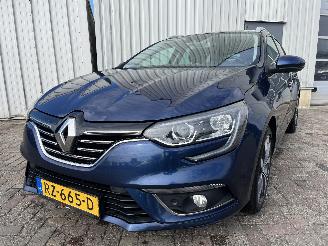 Schadeauto Renault Mégane Megane IV Estate (RFBK) Combi 5-drs 1.2 Energy TCE 130 (H5F-408(H5F-F4=
)) [97kW]  (04-2016/...) 2018/2