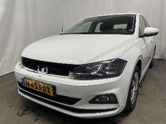krockskadad bil auto Volkswagen Polo Polo VI (AW1) Hatchback 5-drs 1.0 MPI 12V (DSGB) [59kW]  (09-2018/...)= 2020/1