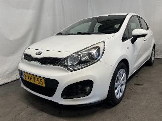 krockskadad bil auto Kia Rio Rio III (UB) Hatchback 1.2 CVVT 16V (G4LA5) [63kW]  (09-2011/12-2017) 2014/8