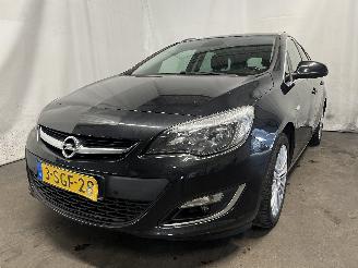 krockskadad bil auto Opel Astra Astra J Sports Tourer (PD8/PE8/PF8) Combi 1.4 Turbo 16V (A14NET(Euro 5=
)) [88kW]  (10-2010/04-2016) 2013/9