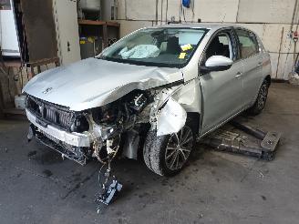 Coche siniestrado Peugeot 308 308 (L3/L8/LB/LH/LP) Hatchback 5-drs 1.2 12V e-THP PureTech 130 (EB2DT=
S(HNY)) [96kW]  (11-2013/06-2021) 2014/11