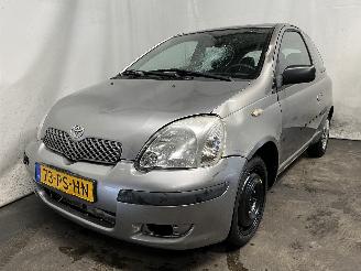 Vaurioauto  passenger cars Toyota Yaris Yaris (P1) Hatchback 1.0 16V VVT-i (1SZFE) [48kW]  (03-2003/09-2005) 2004/10