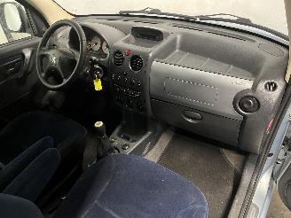 Peugeot Partner Partner Combispace MPV 1.6 16V (TU5JP4(NFU)) [80kW]  (07-2001/03-2008)= picture 15